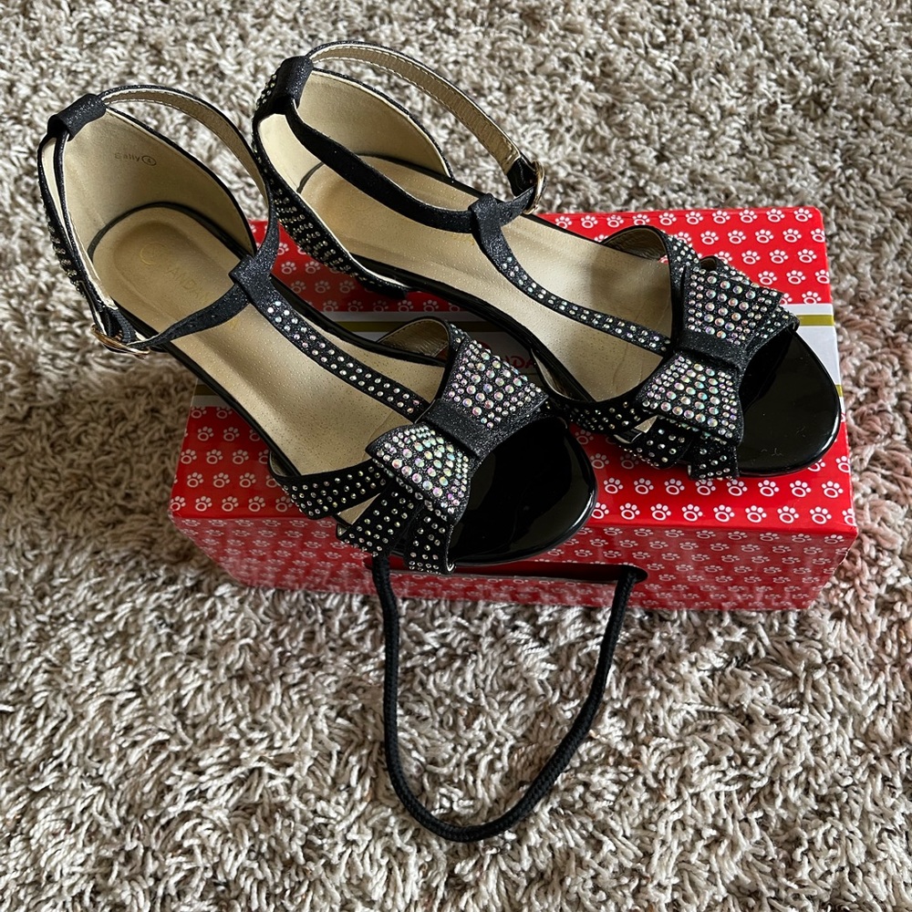 Girls dress shoes, worn once, smoke free home.